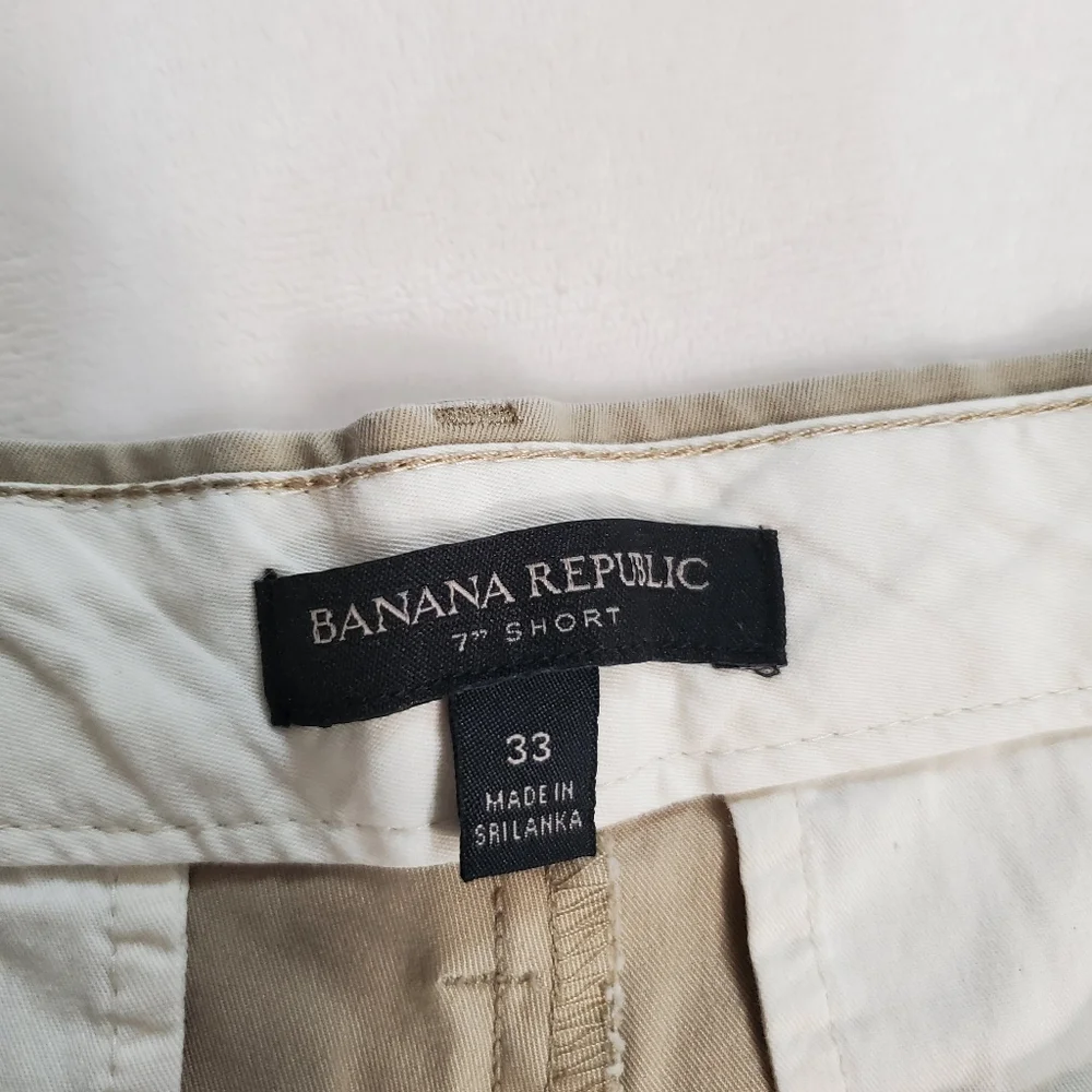 Banana Republic Mens‎ Shorts Size 33, Khaki Color.  SKU# A-68